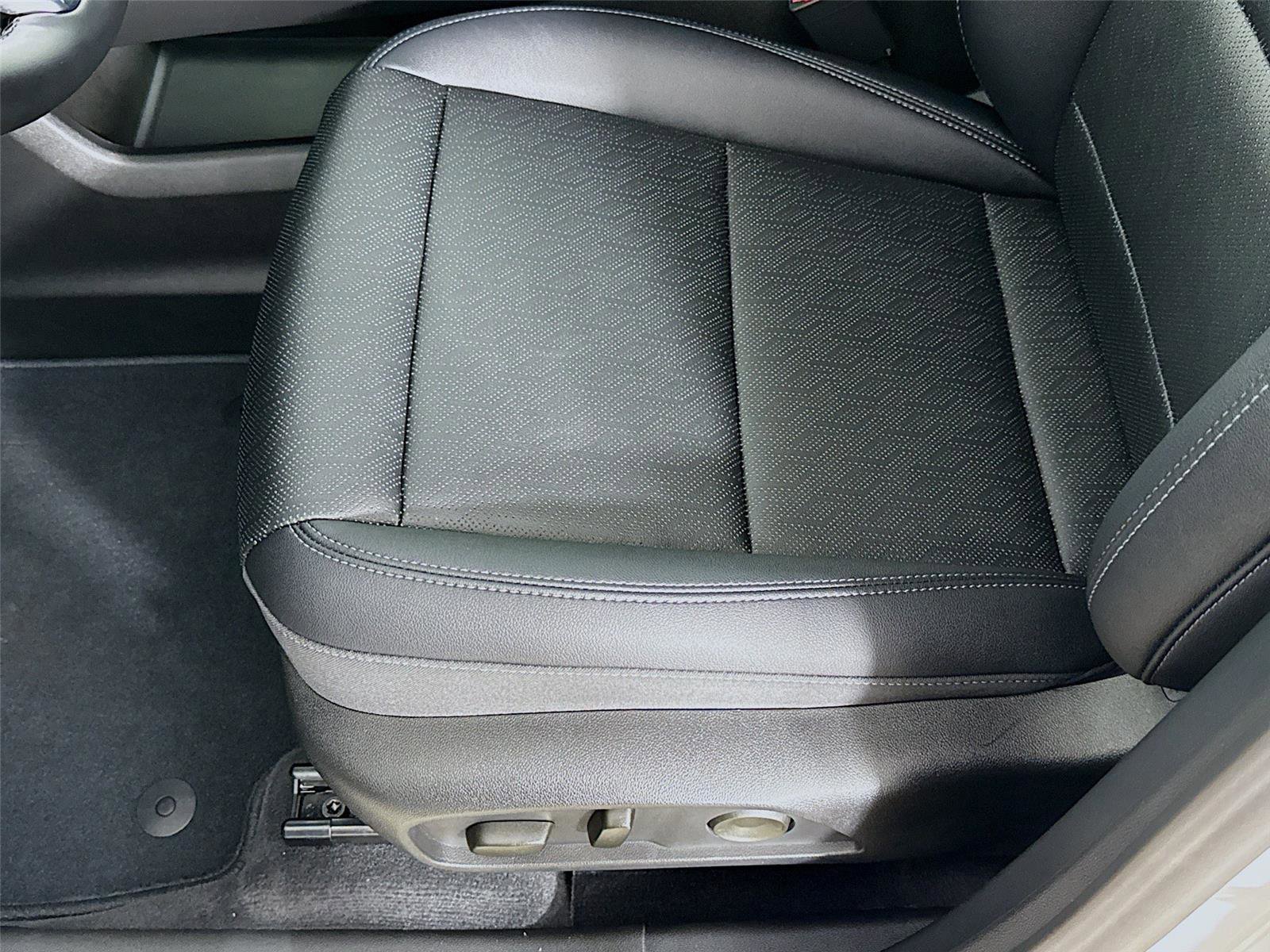 Used 2026 Chevrolet Equinox LT w/ Convenience Package II image 18