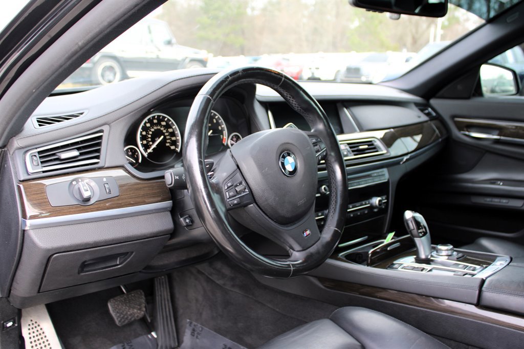 Used 2013 BMW 750i RWD image 15