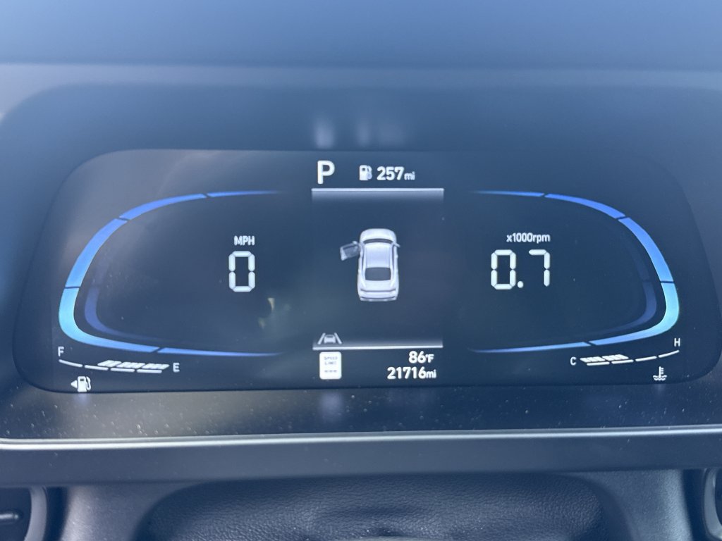 Certified 2025 Hyundai Elantra Sport FWD image 33