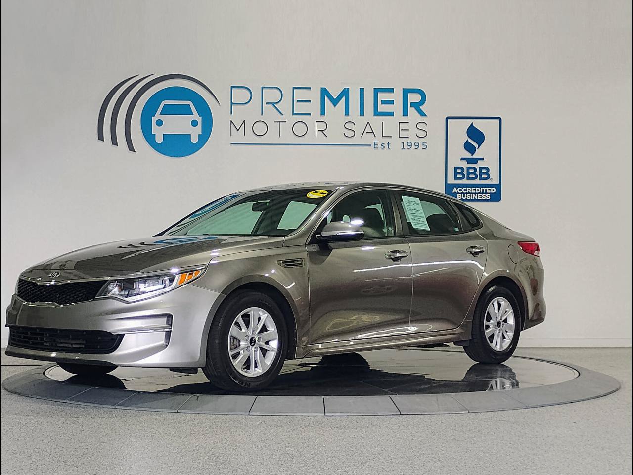 Used 2017 Kia Optima LX FWD image 2