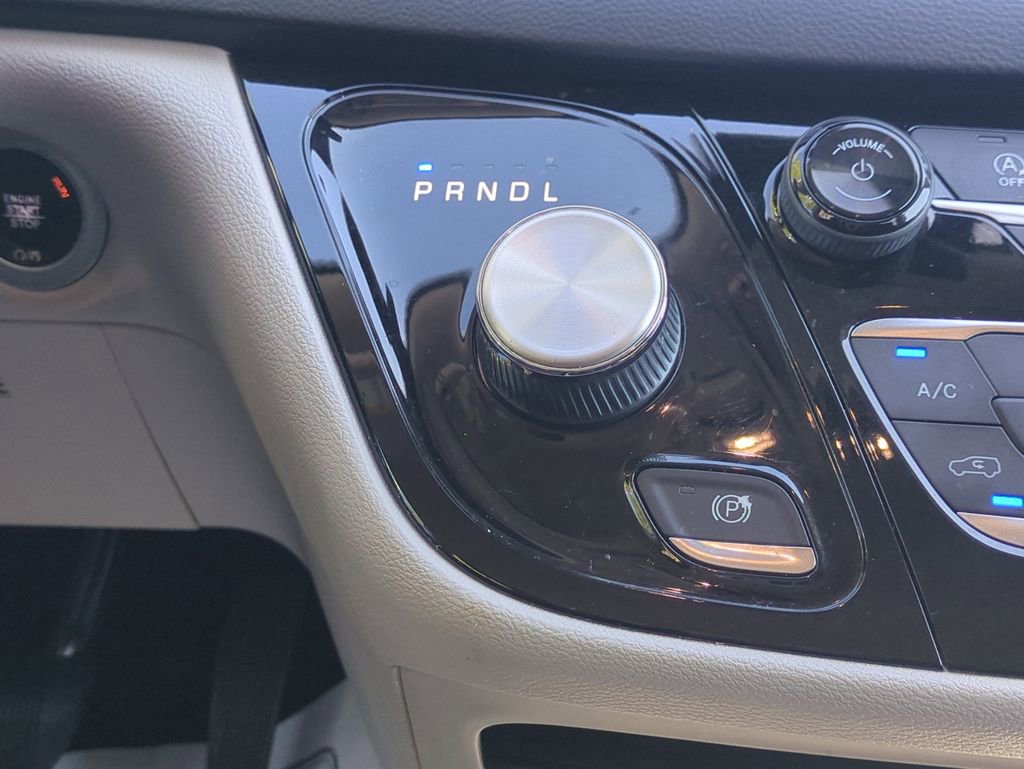 Used 2020 Chrysler Pacifica Touring image 21