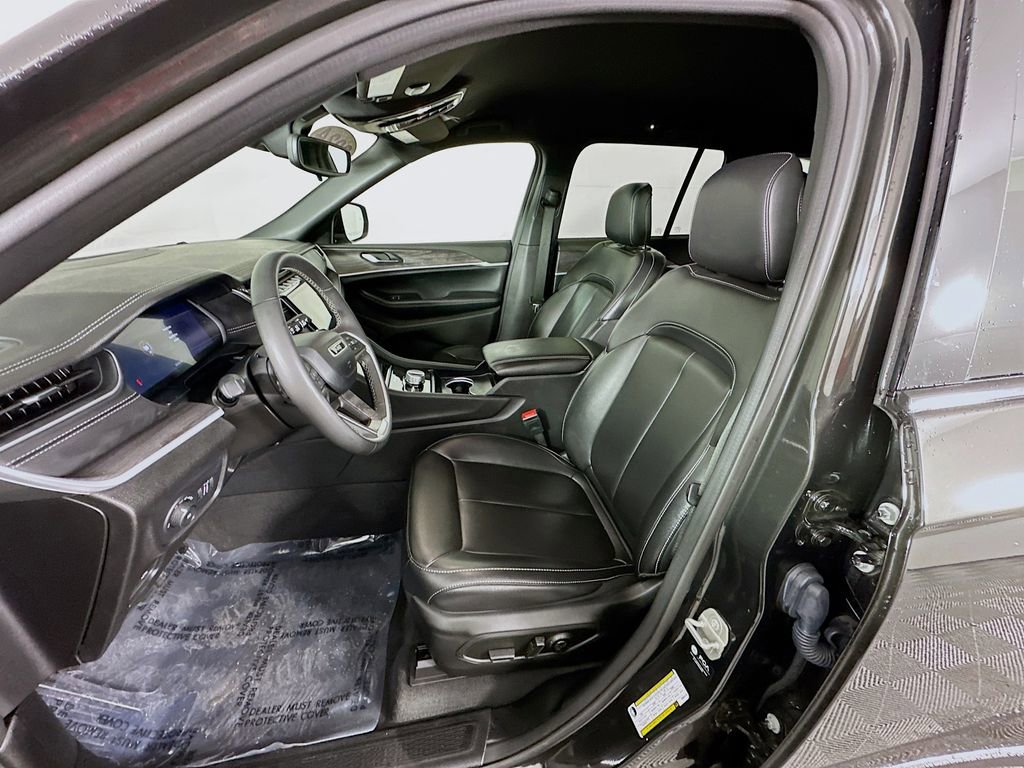 Certified 2024 Jeep Grand Cherokee Limited image 32