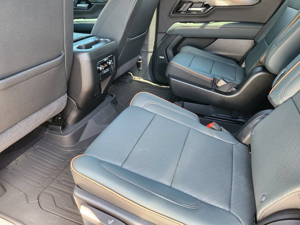 New 2026 GMC Yukon XL AT4 w/ AT4 Premium Package AWD/4WD image 10