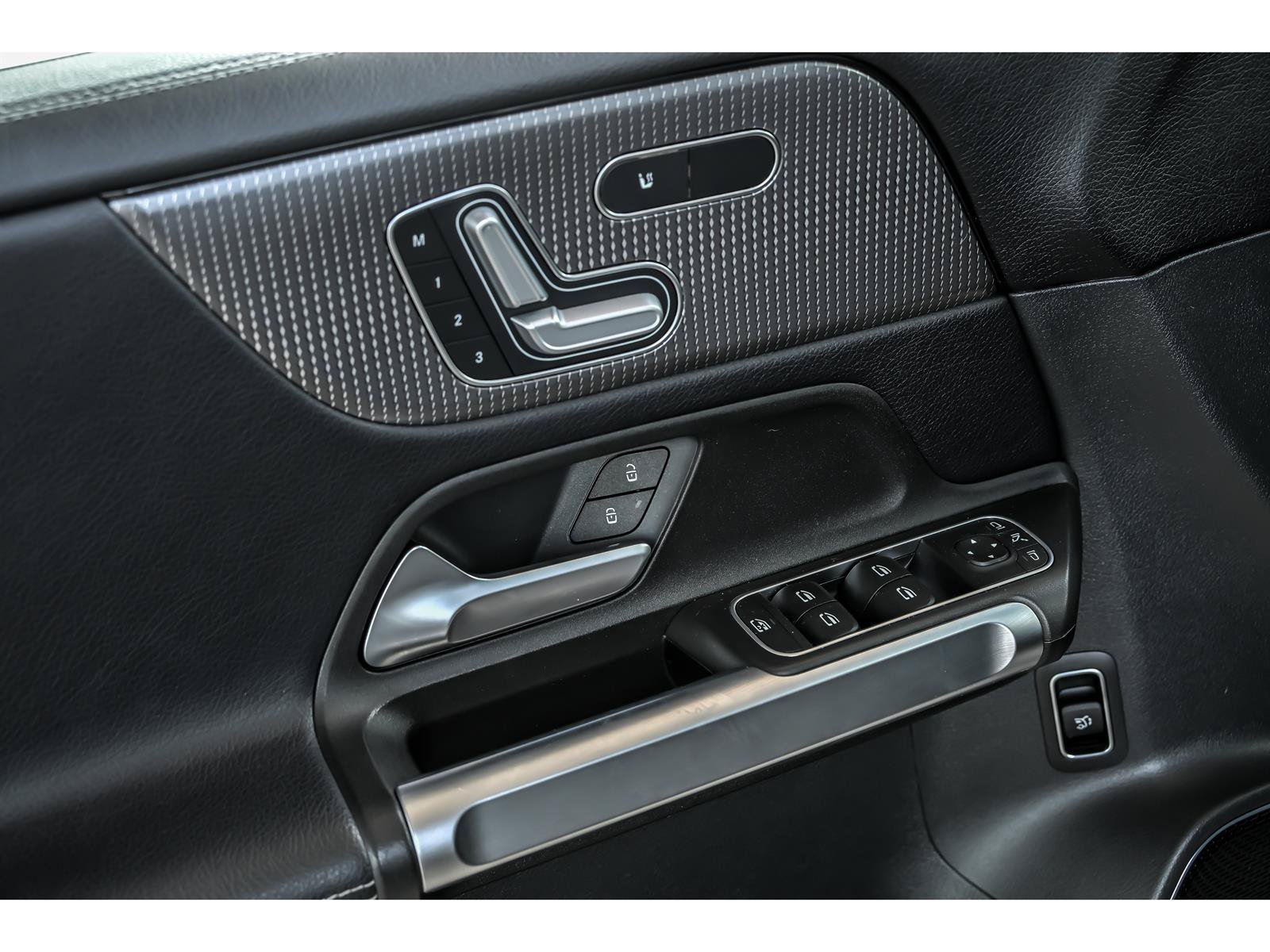 Certified 2021 Mercedes-Benz GLB 250 4MATIC image 9