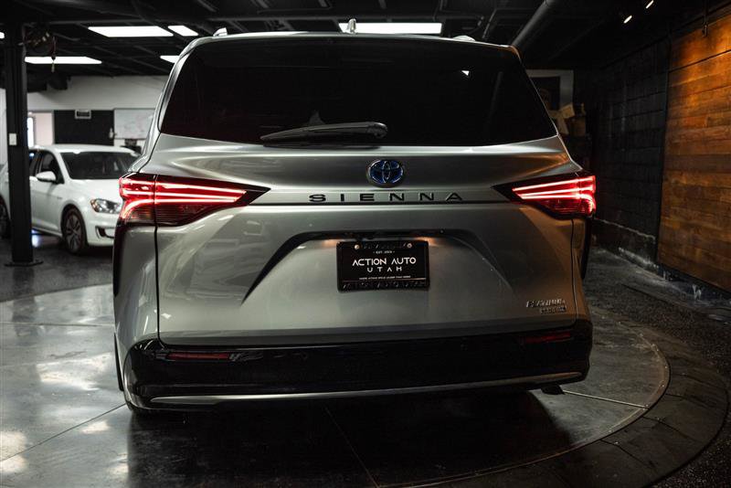 Used 2023 Toyota Sienna Platinum image 6