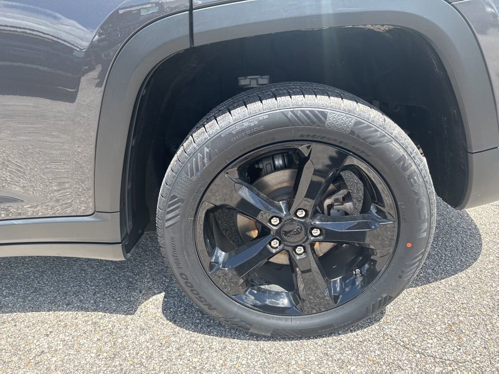 Certified 2023 Jeep Grand Cherokee Limited w/ Black Appearance Package image 11