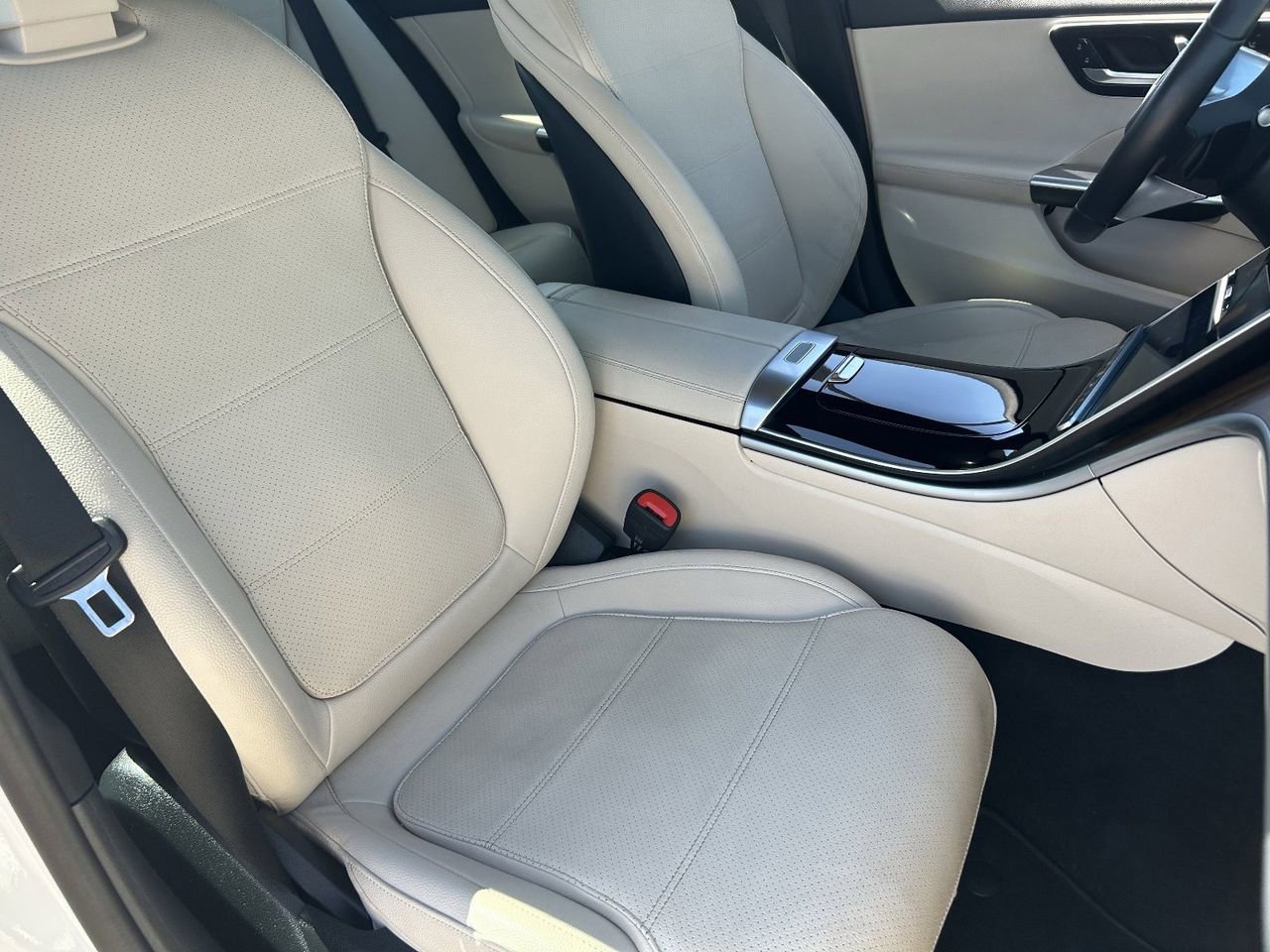 Used 2025 Mercedes-Benz C 300 4MATIC Sedan image 17