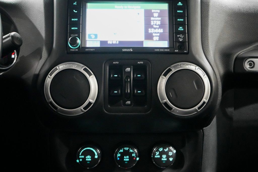 Used 2017 Jeep Wrangler Unlimited Rubicon image 27