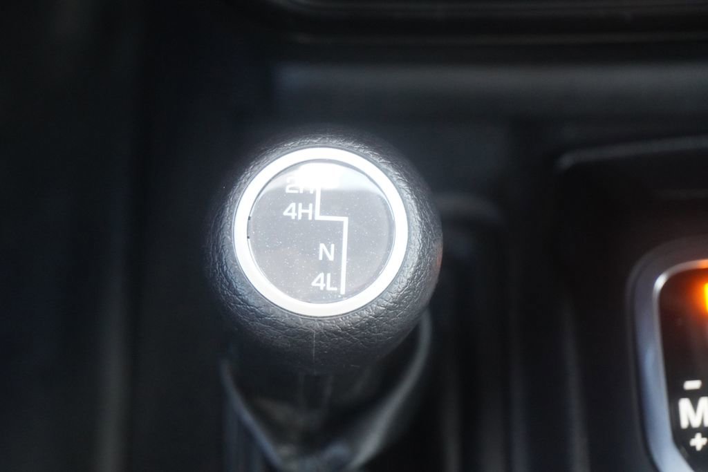 Used 2022 Jeep Gladiator Willys AWD/4WD image 24