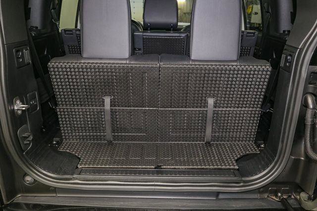 Used 2023 Land Rover Defender 110 X-Dynamic SE image 13