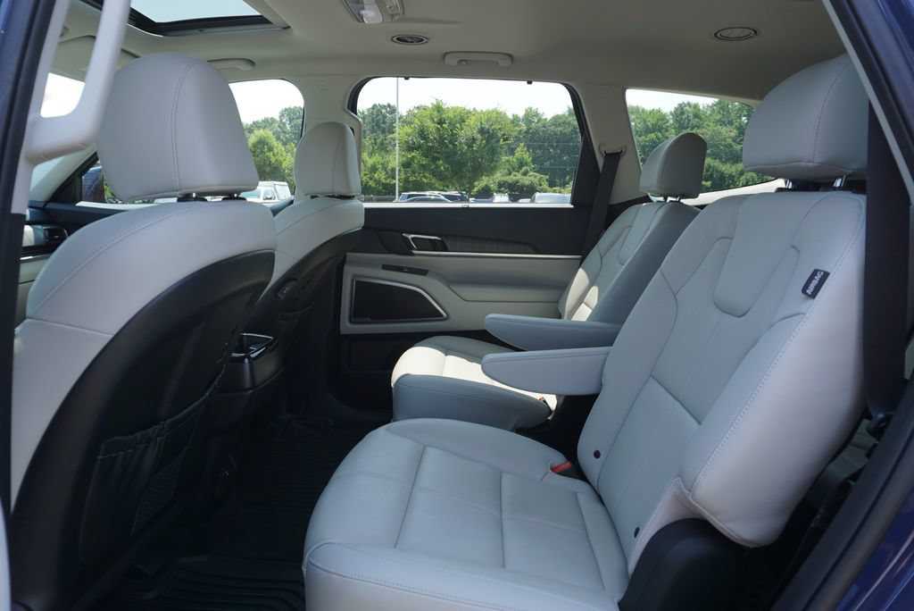 Used 2025 Kia Telluride EX w/ EX Captain's Chair Package FWD image 13