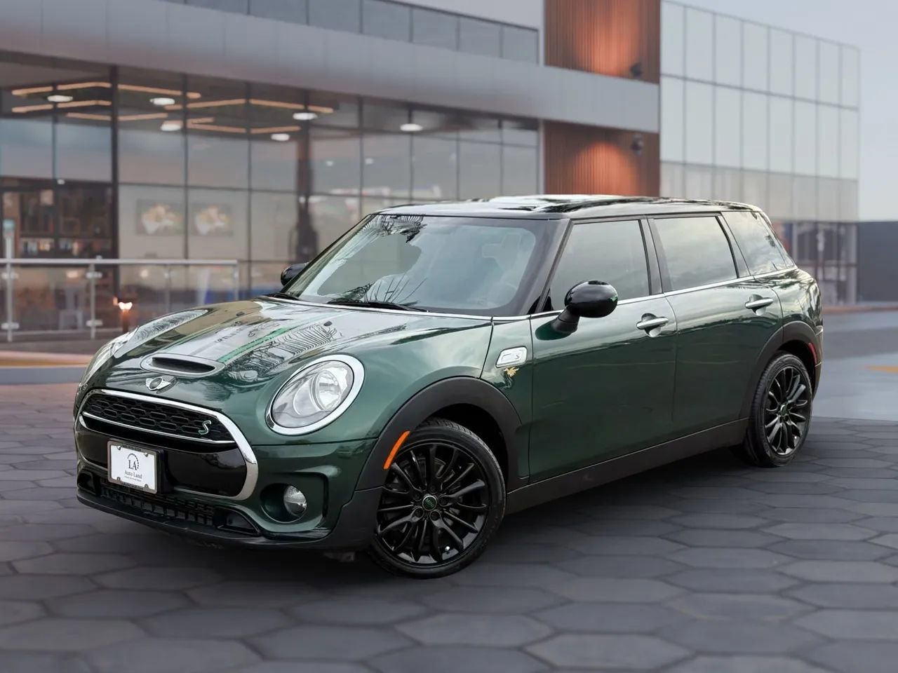 Used 2017 MINI Cooper Clubman S image 2