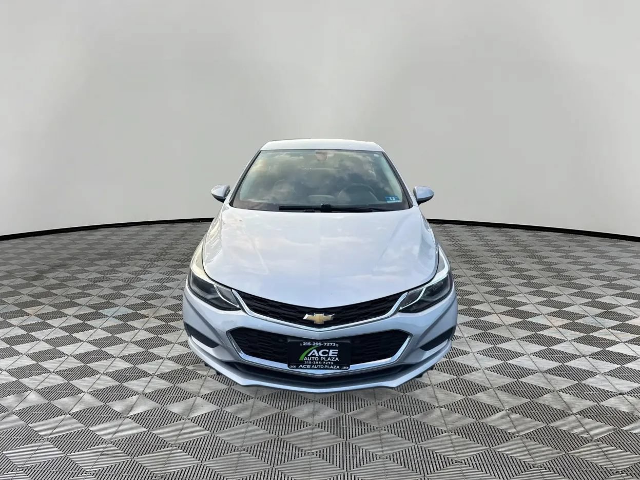 Used 2017 Chevrolet Cruze LT FWD image 3