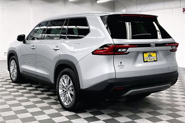 Used 2024 Toyota Grand Highlander Platinum image 2