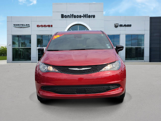 Used 2025 Chrysler Voyager LX FWD image 2