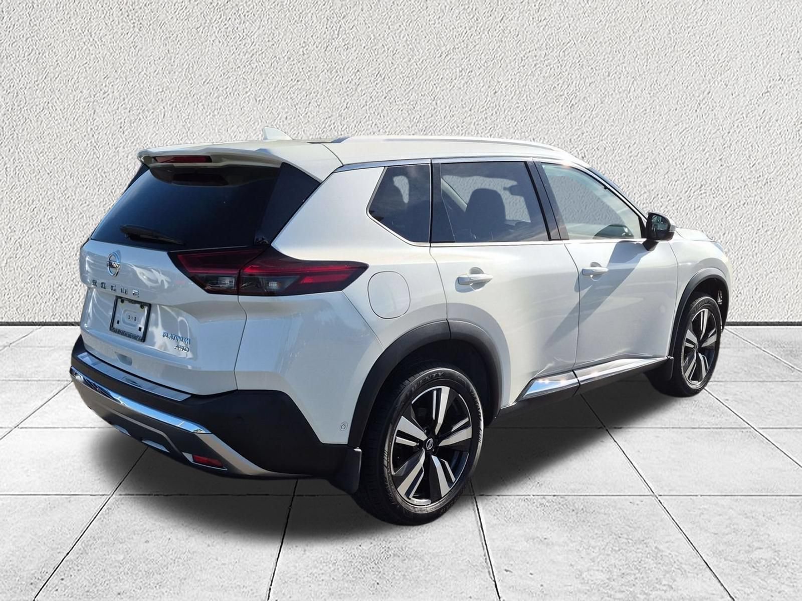 Used 2021 Nissan Rogue Platinum AWD/4WD image 3