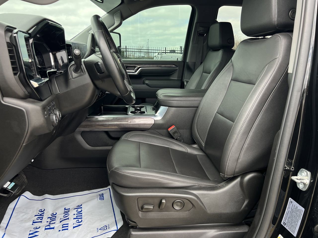 Used 2024 Chevrolet Silverado 2500 LTZ w/ LTZ Plus Package image 27