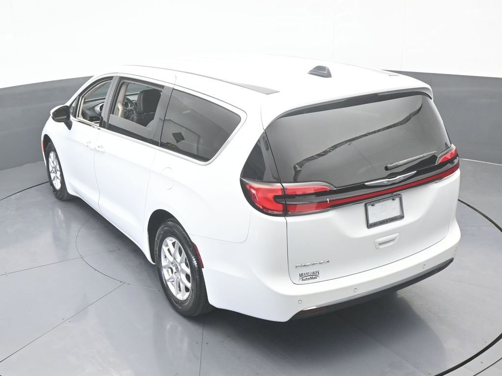 Used 2023 Chrysler Pacifica Touring-L image 49