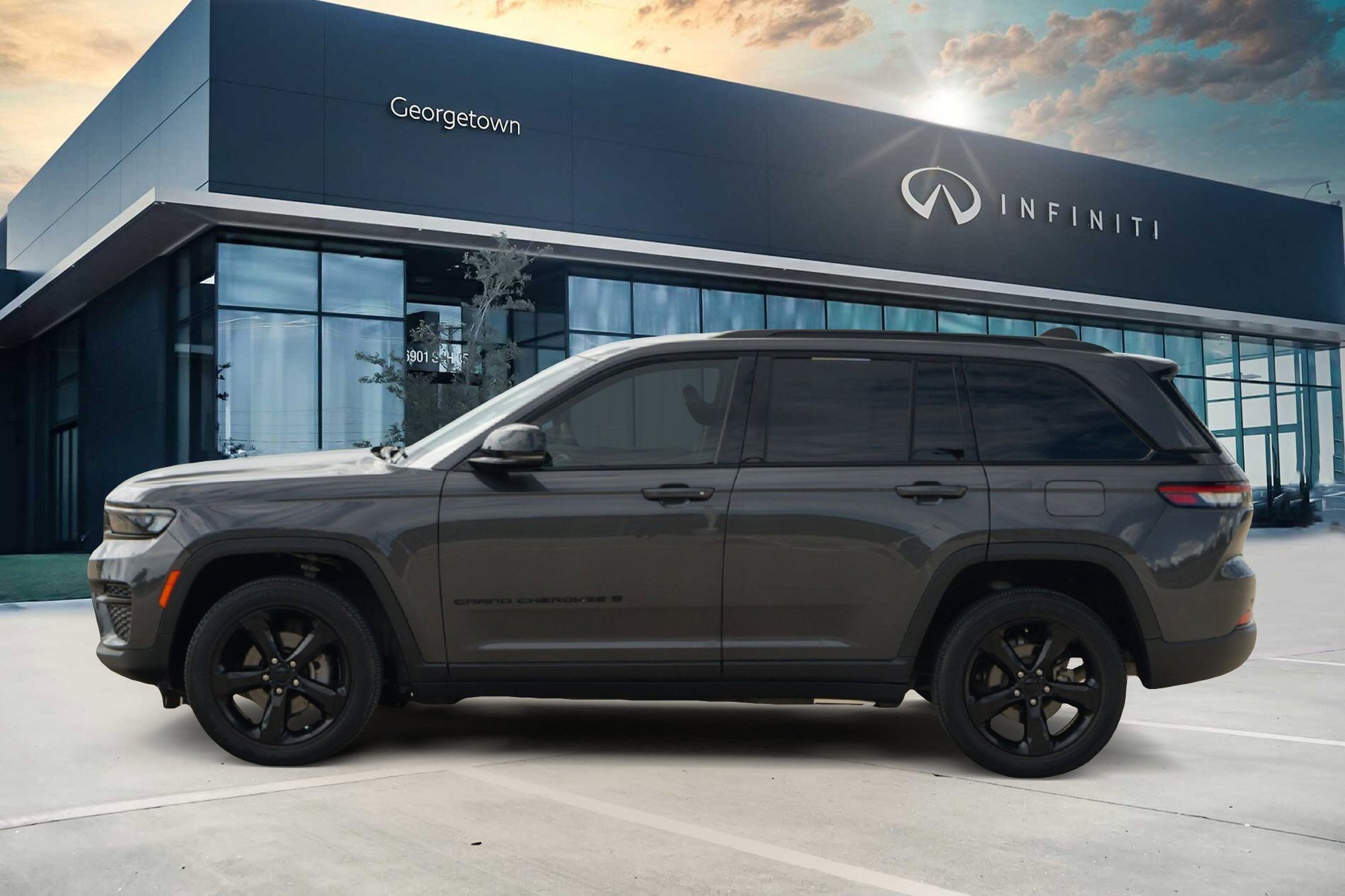 Used 2023 Jeep Grand Cherokee Altitude AWD/4WD image 7