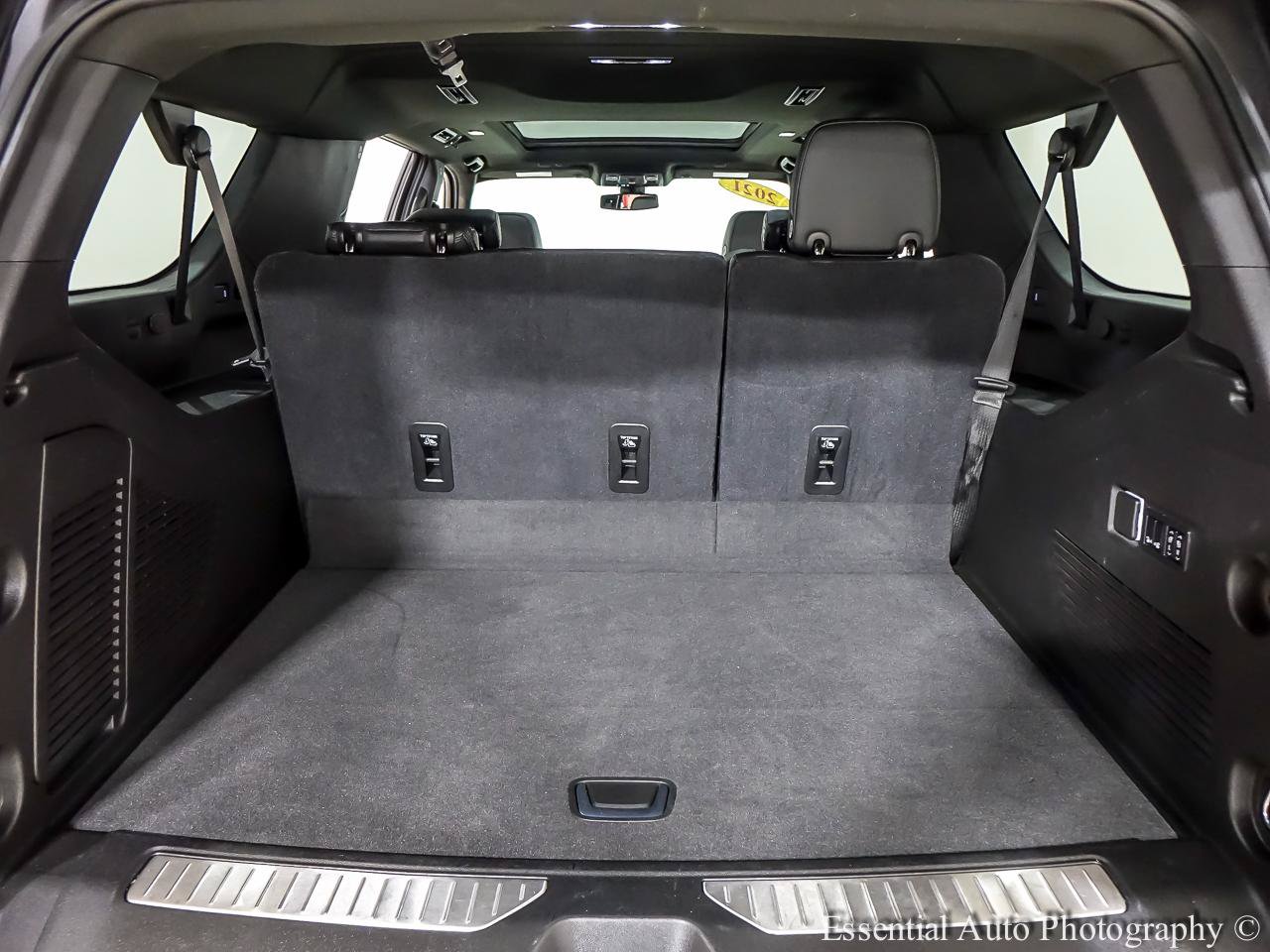 Used 2021 GMC Yukon XL Denali w/ LPO, Illumination Package AWD/4WD image 33
