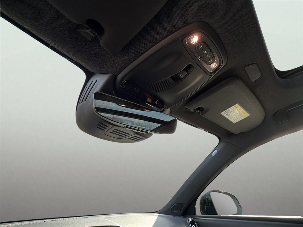 Used 2022 Volvo XC40 T5 R-Design w/ Advanced Package image 35