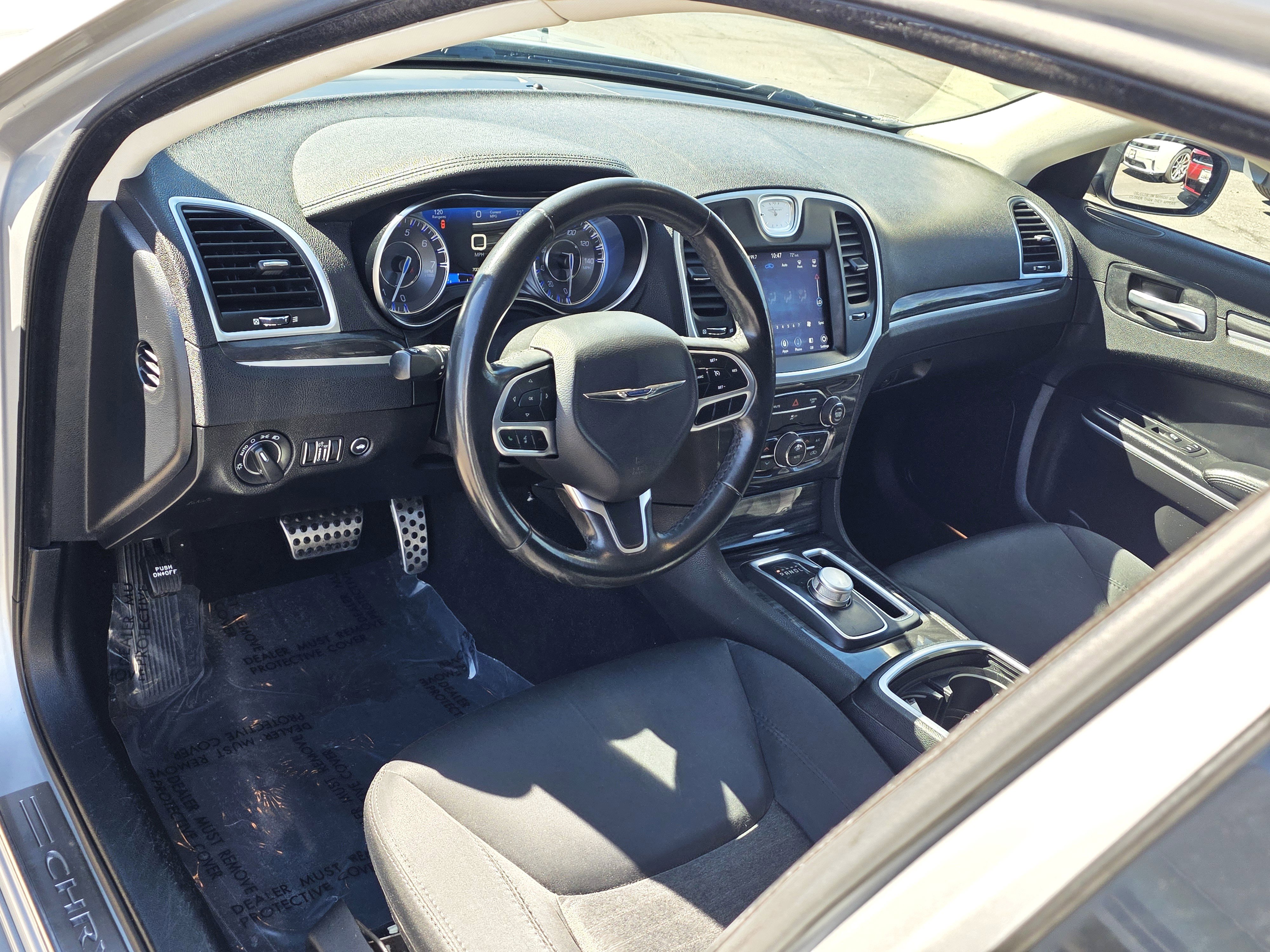 Used 2019 Chrysler 300 Touring w/ Sport Appearance Package image 10
