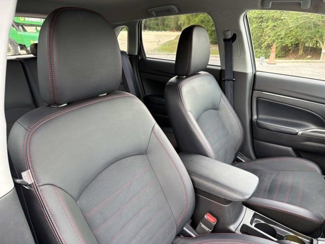 Used 2025 Mitsubishi Outlander Sport AWD image 16