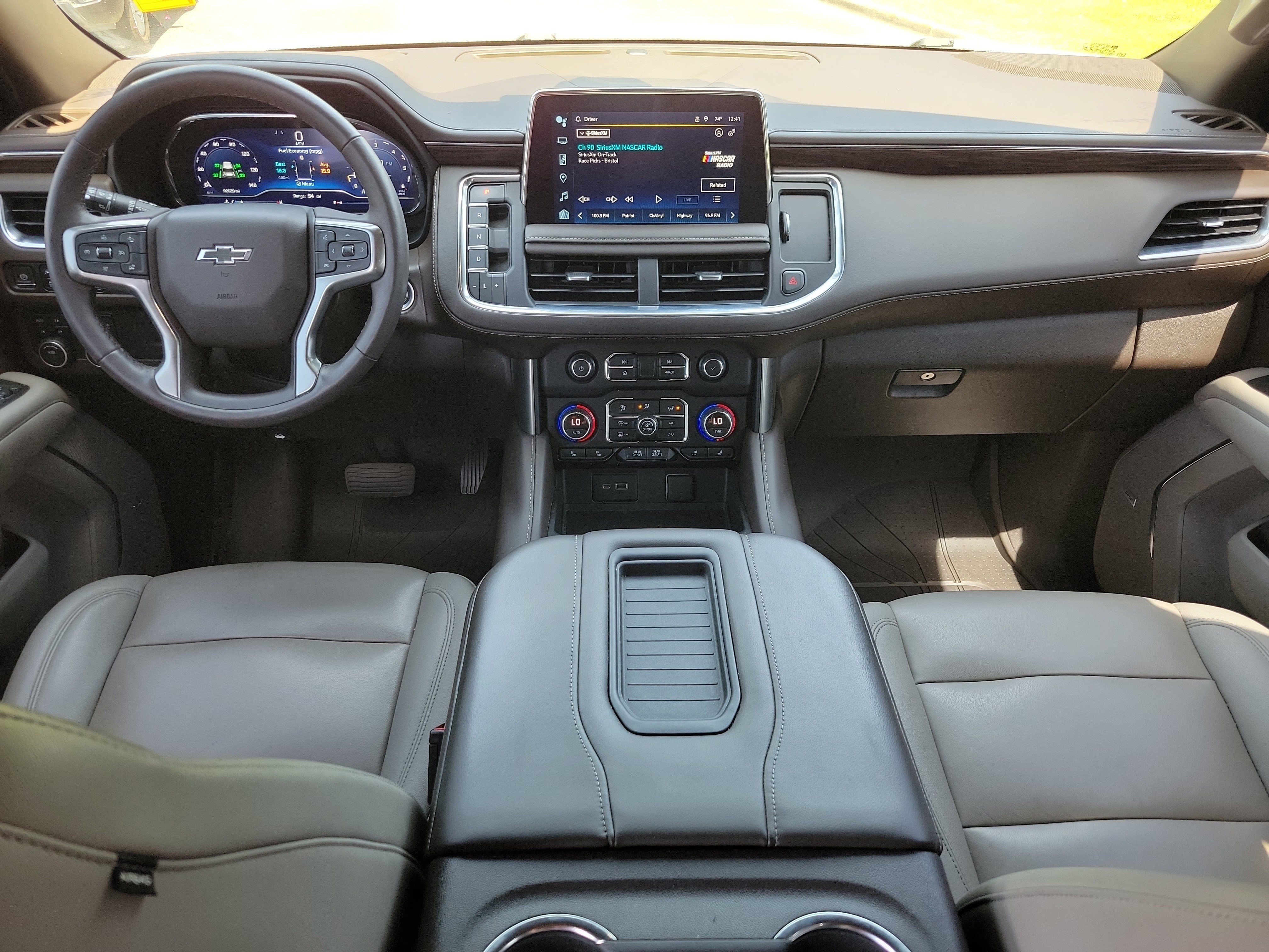 Used 2022 Chevrolet Tahoe Z71 w/ Luxury Package AWD/4WD image 13
