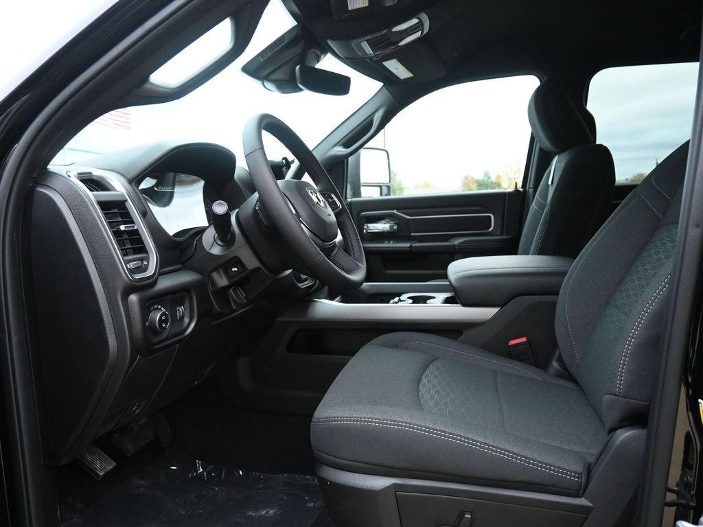 New 2026 RAM 2500 Big Horn AWD/4WD image 13