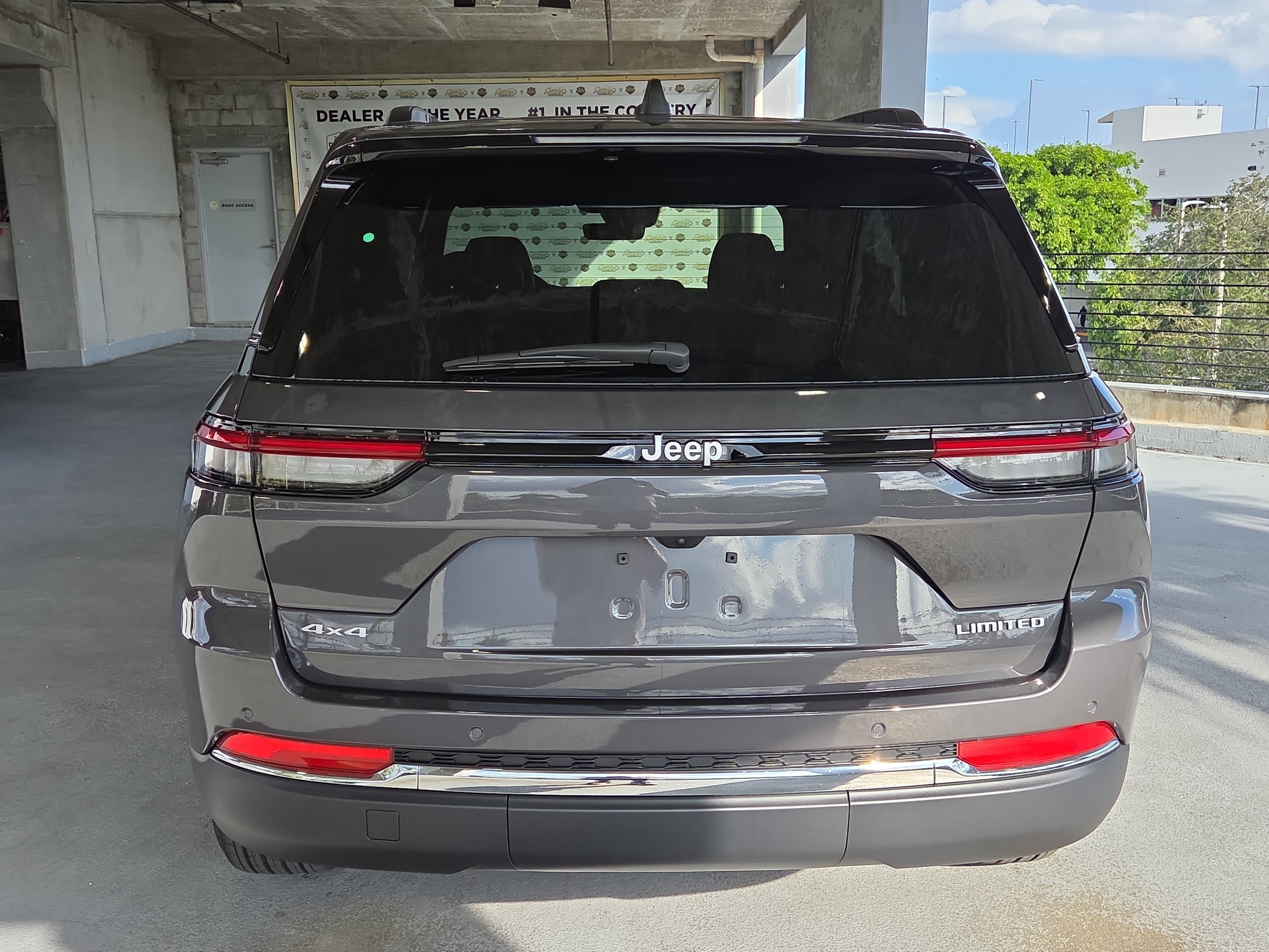 New 2025 Jeep Grand Cherokee Limited w/ Trailer Tow Package AWD/4WD image 6