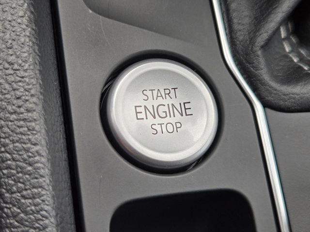 Used 2023 Volkswagen Atlas SE image 32