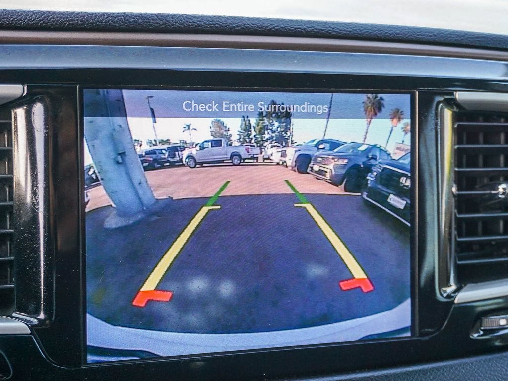 Used 2017 Chrysler Pacifica Touring w/ Tire & Wheel Group FWD image 24