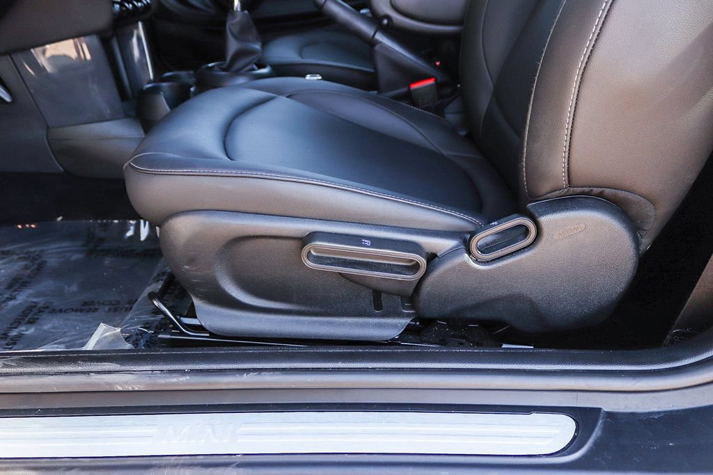Used 2024 MINI Cooper 2-Door Hardtop FWD image 25