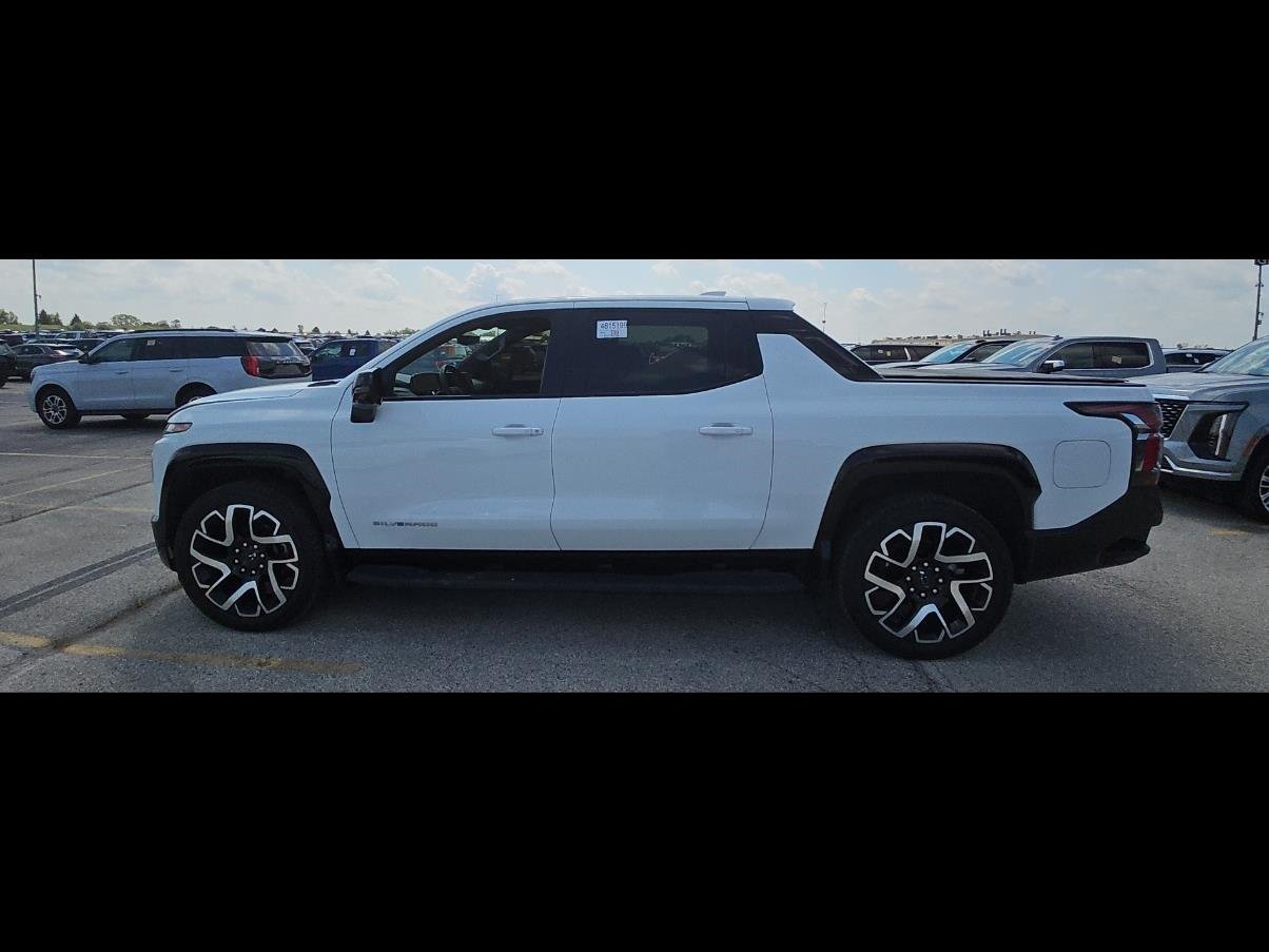 Used 2024 Chevrolet Silverado EV RST AWD/4WD image 8