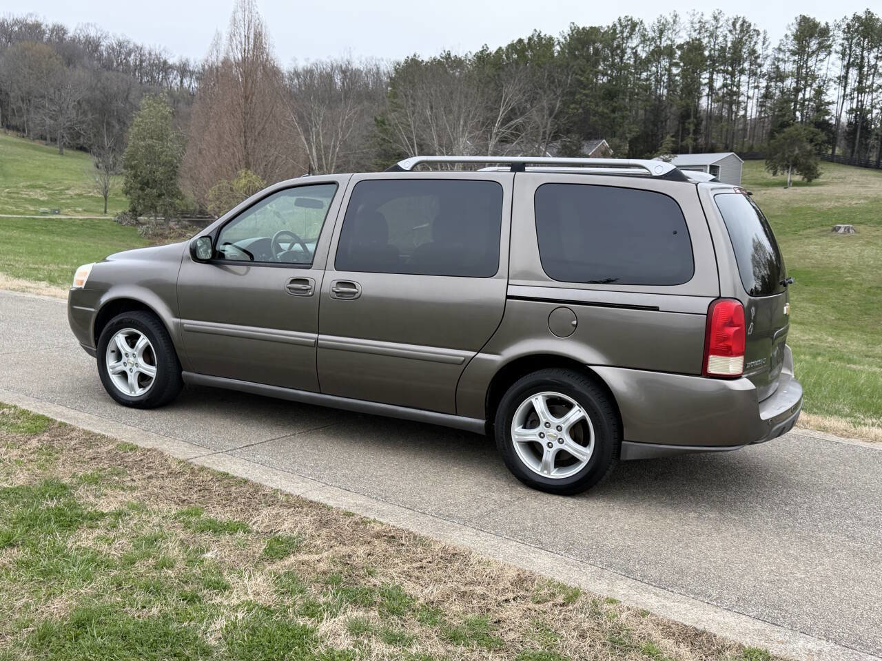 Used 2005 Chevrolet Uplander LT w/ Premium Seating Package FWD image 2