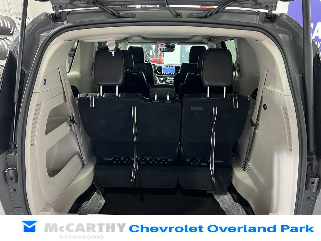 Used 2023 Chrysler Pacifica Limited image 33