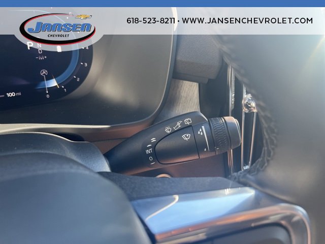 Used 2025 Volvo XC40 B5 Plus image 24