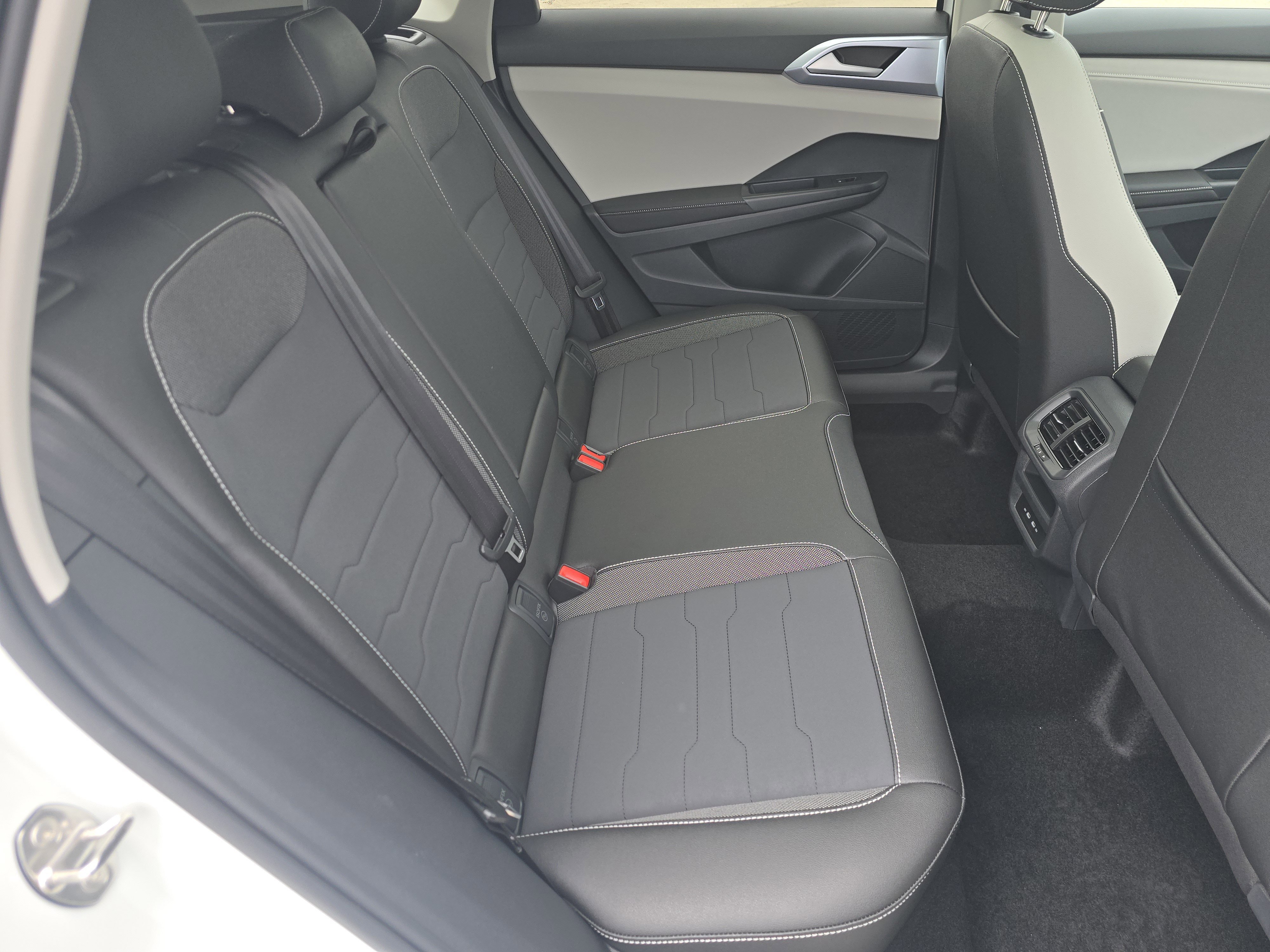 New 2026 Volkswagen Taos SE AWD/4WD image 17