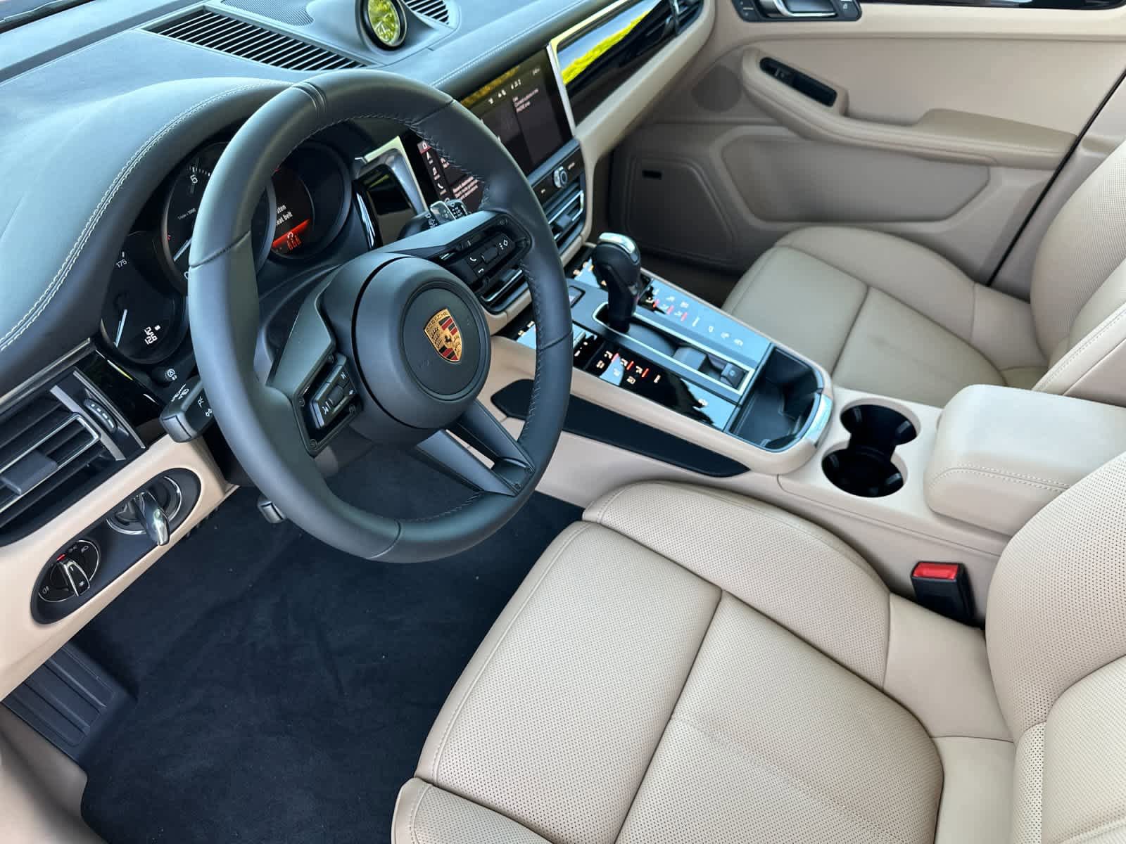 New 2026 Porsche Macan AWD/4WD image 4