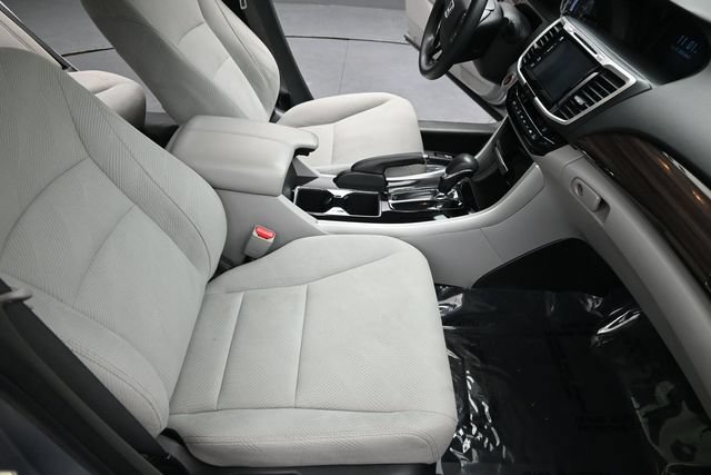 Used 2017 Honda Accord EX image 19