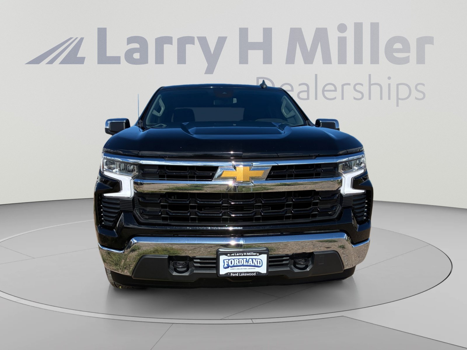 Used 2024 Chevrolet Silverado 1500 LT AWD/4WD image 8