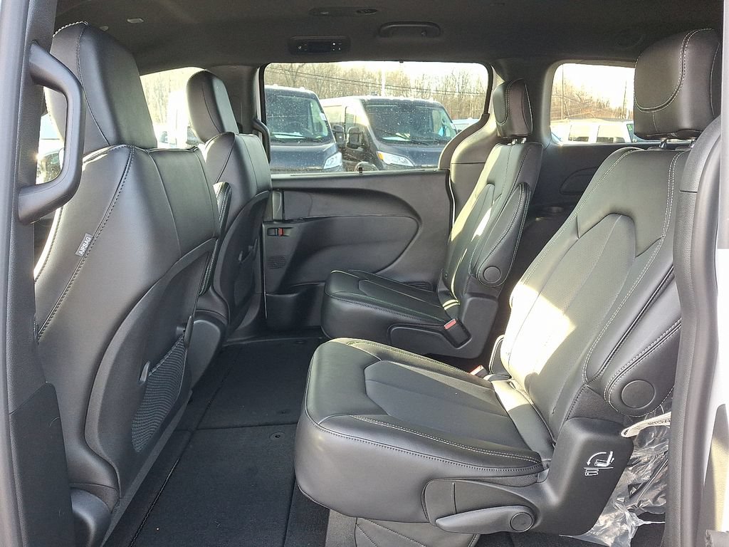 New 2026 Chrysler Voyager LX FWD image 7