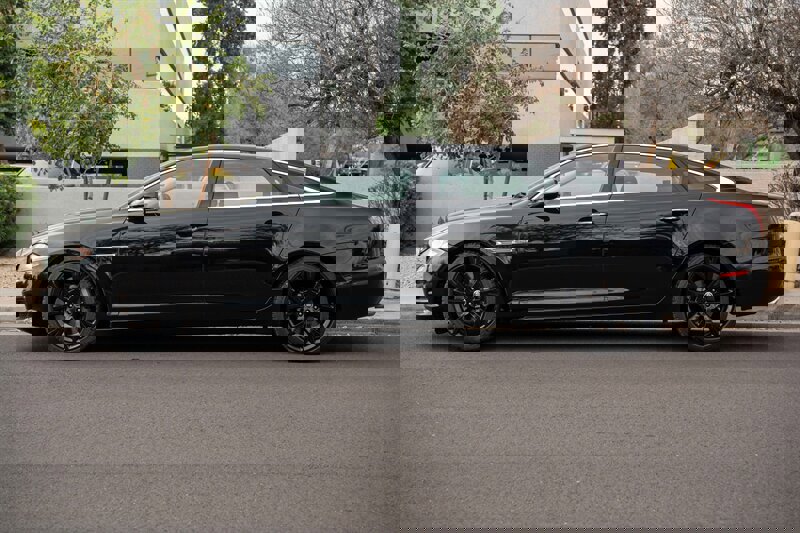 Used 2011 Jaguar XJ L RWD image 2