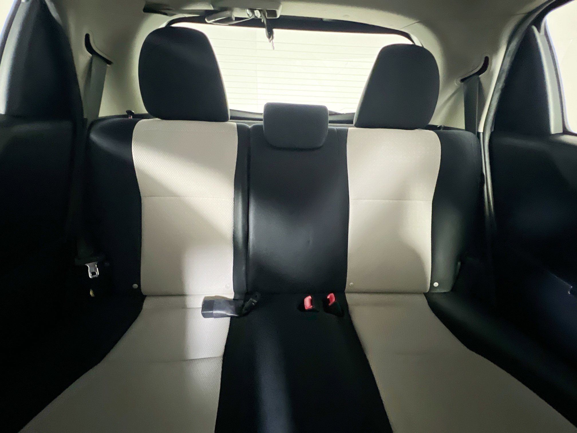 Used 2013 Toyota Yaris LE FWD image 32