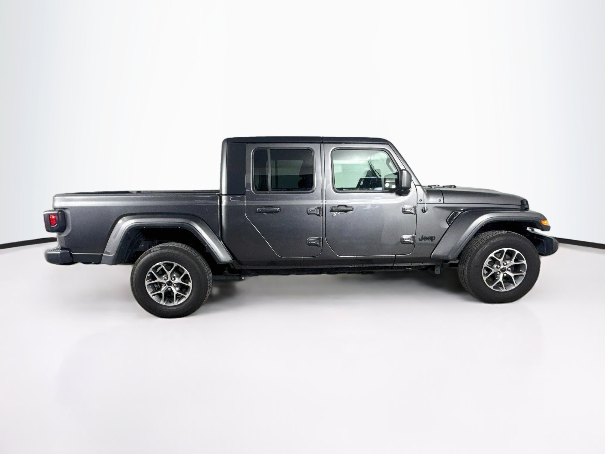 Used 2023 Jeep Gladiator Sport AWD/4WD image 2