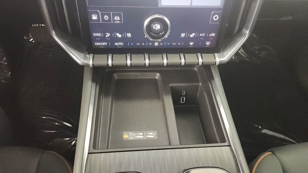 Used 2024 GMC Acadia AT4 w/ Luxury Package image 20