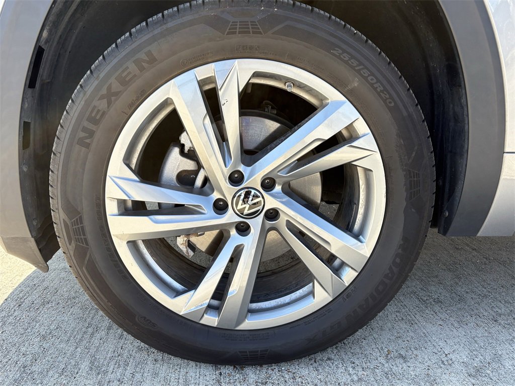 Used 2024 Volkswagen Atlas SEL Premium R-Line image 9