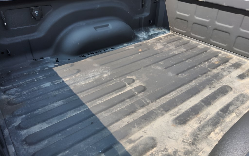 Used 2025 RAM 3500 Laramie AWD/4WD image 33