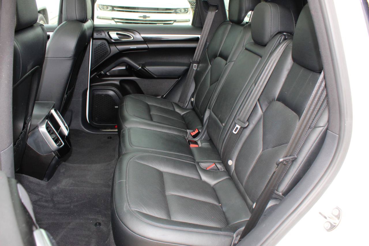 Used 2016 Porsche Cayenne AWD/4WD image 15