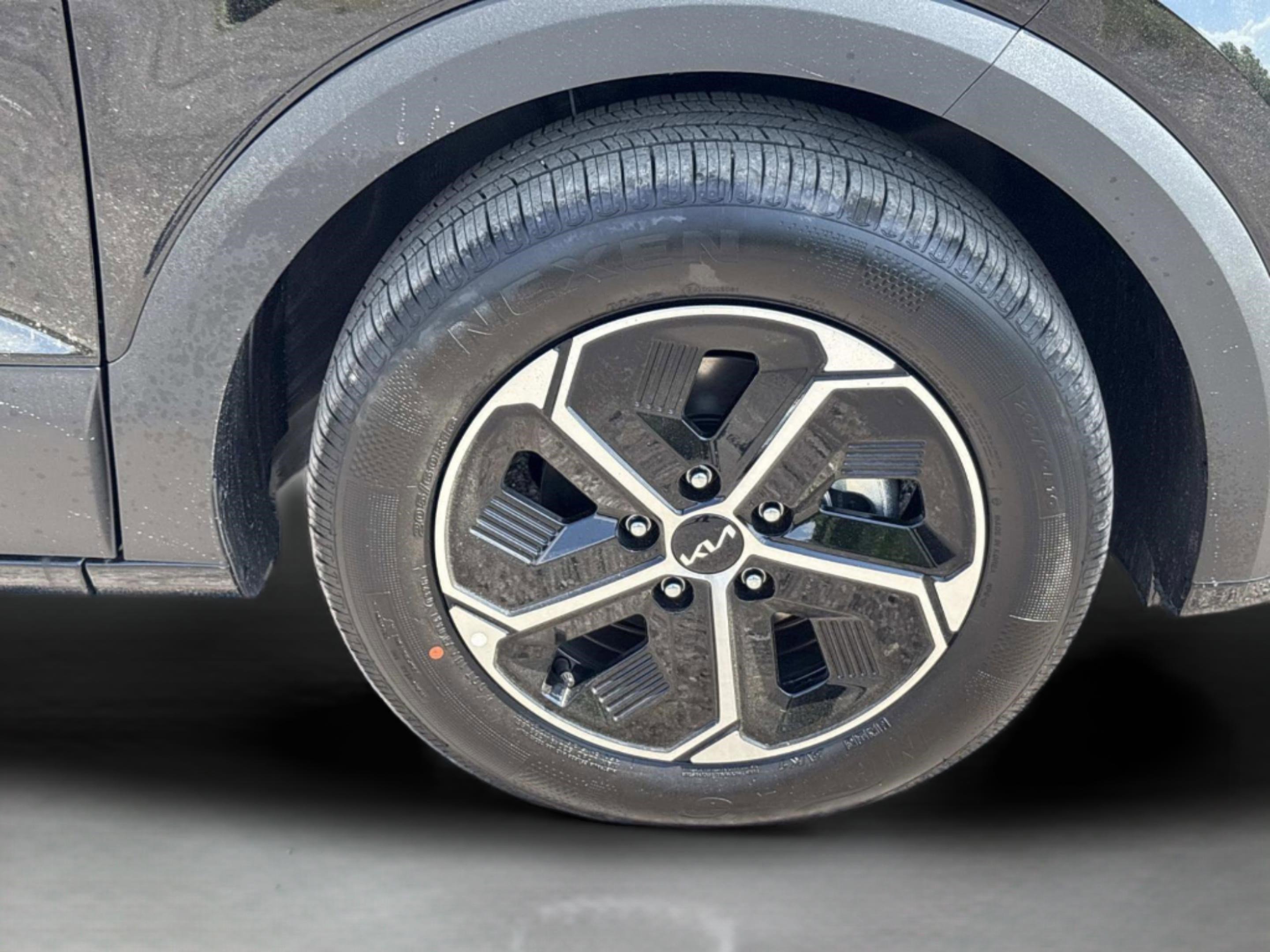 New 2026 Kia Niro LX image 9